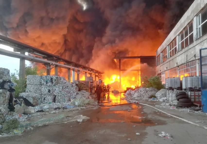 Pożar wysypiska odpadów na terenie byłych zakładów Boruty...