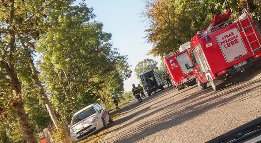 Śmiertelny wypadek w Humlinie w gminie Włocławek. Nie żyje 68-letni pasażer volkswagena [zdjęcia]