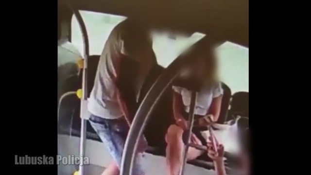 Mężczyzna po brutalnym ataku, wysiadł z autobusu na kolejnym przystanku.