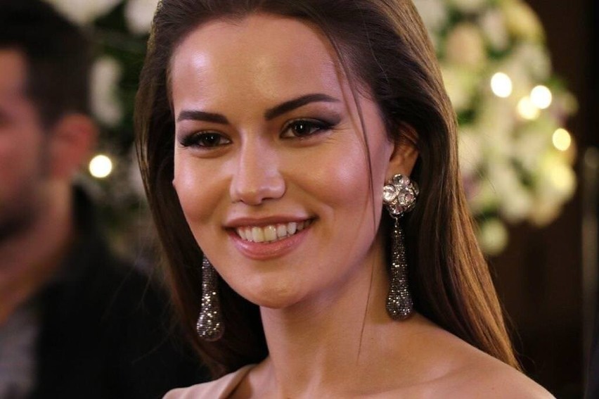 Fahriye Evcen Özçivit to popularna turecka aktorka, która...