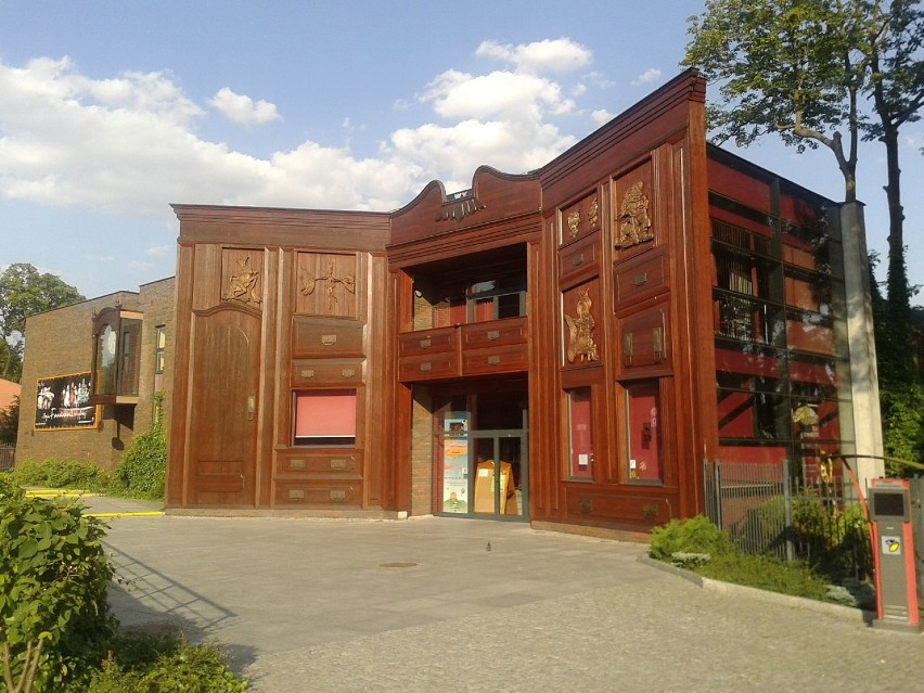 Budynek teatru lalek założonego w 1946 roku. Wybudowany...