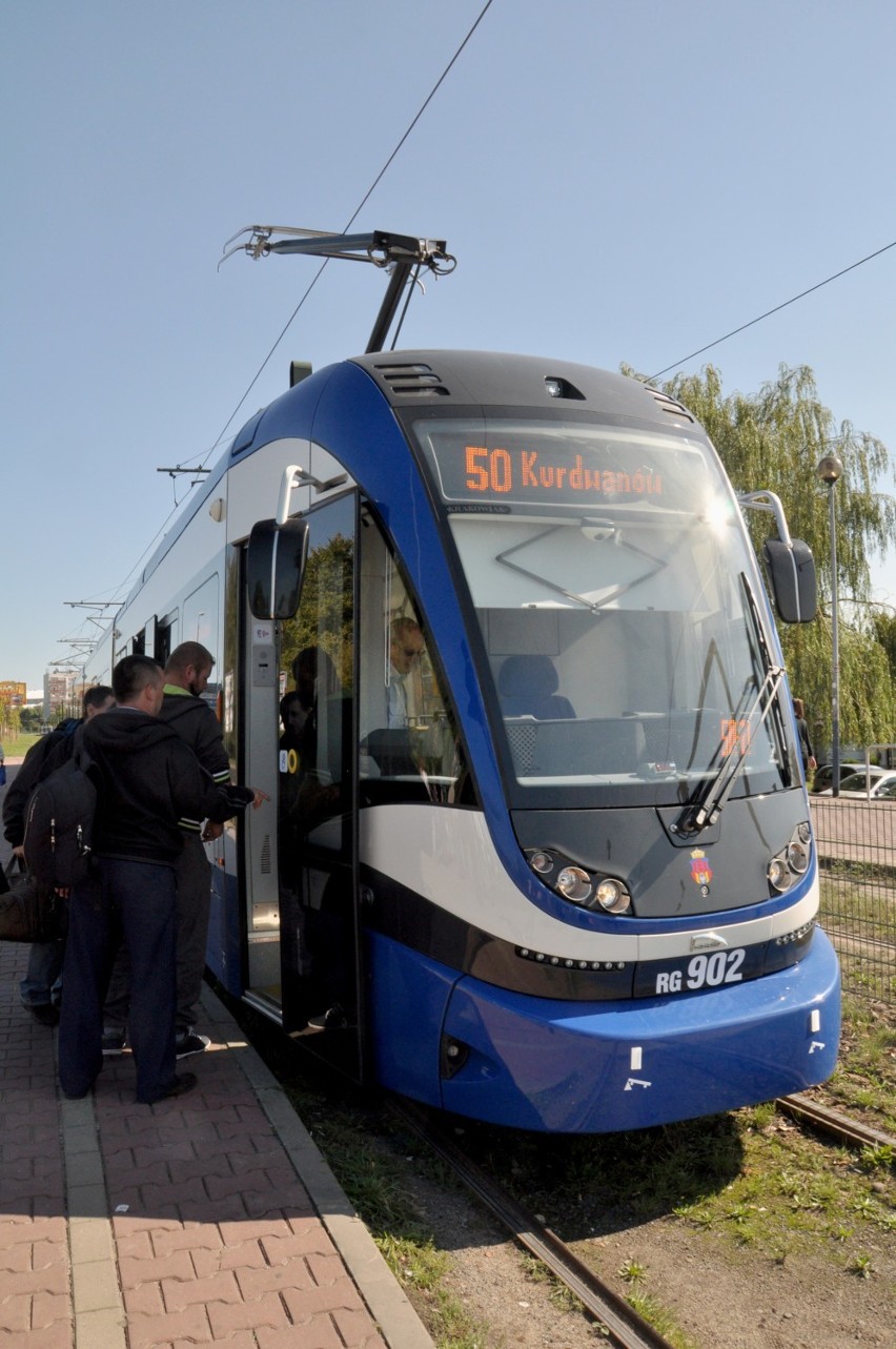 Drugi tramwaj "Krakowiak" już w Krakowie [ZDJĘCIA]