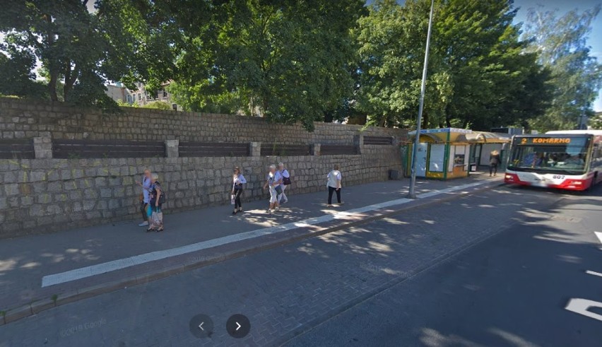 Przystanki autobusowe w Jeleniej Górze i mieszkańcy oczami Google Street View