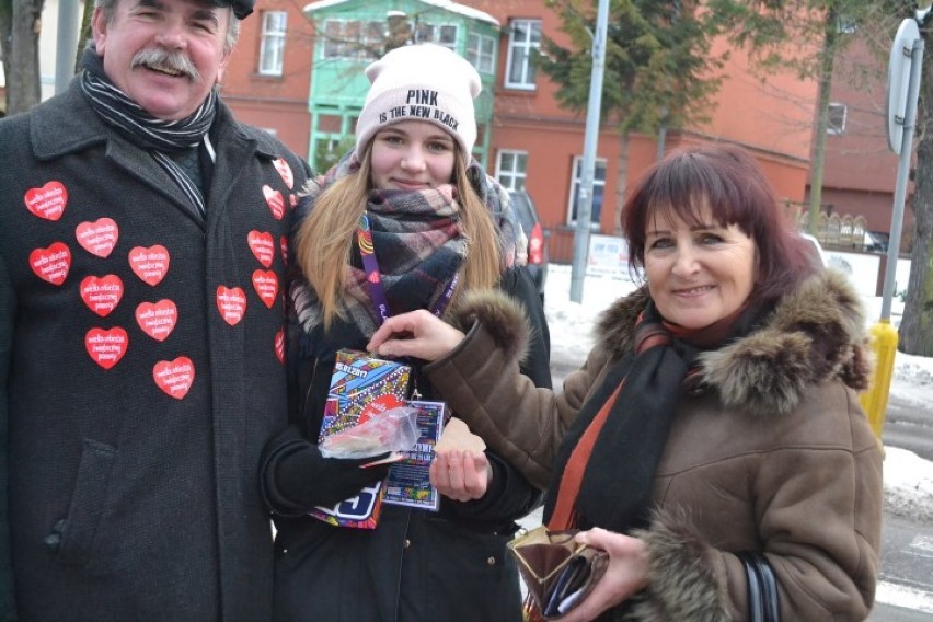 Pruszcz Gdański: Tak wolontariusze WOŚP kwestowali na ulicach miasta kilka lat temu. Oj, działo się. Zobaczcie archiwalne zdjęcia