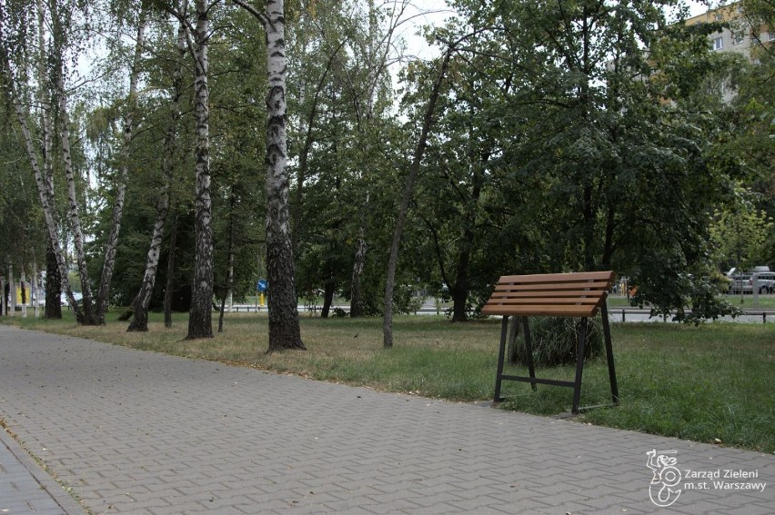 Spoczniki w Warszawie, czyli ławki, na których nie usiądziesz, bo służą do odpoczynku na stojąco
