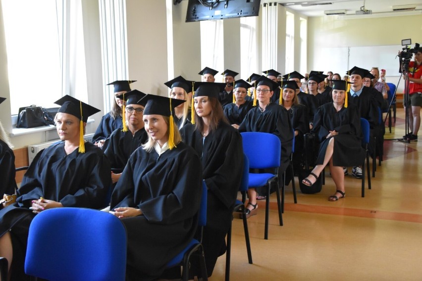 Studenci studiów licencjackich Kaszubsko-Pomorskiej Szkoły Wyższej na kierunku socjologia odebrali dyplomy ukończenia nauki