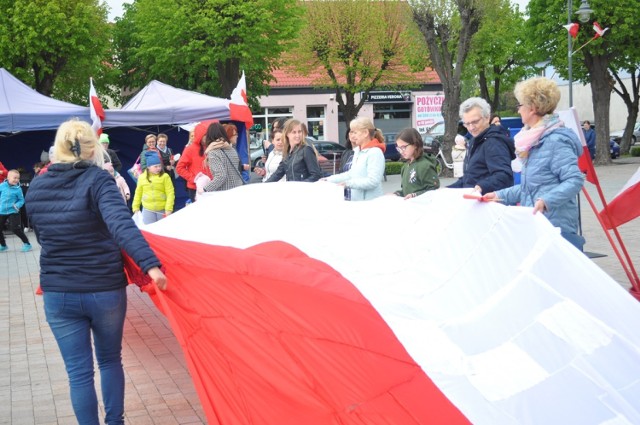 W Książu Wielkopolskim uczczono Święto Flagi RP na miejskim rynku - zobaczcie jak było