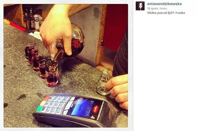 W weekend Anna Wendzikowska zamieściła na swoim profilu na Instagramie zdjęcia wódki.(fot. screen Instagram)