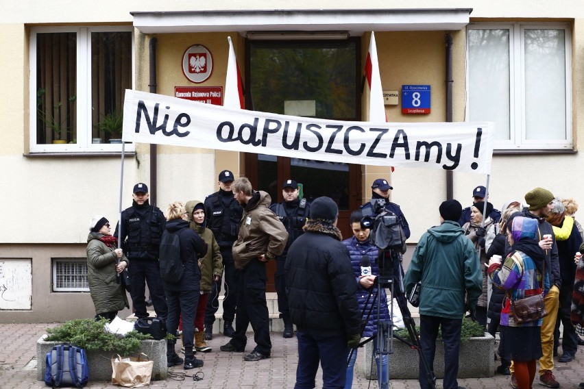 Dantejskie sceny na komendzie na Ochocie. "Szukali żyletek w...