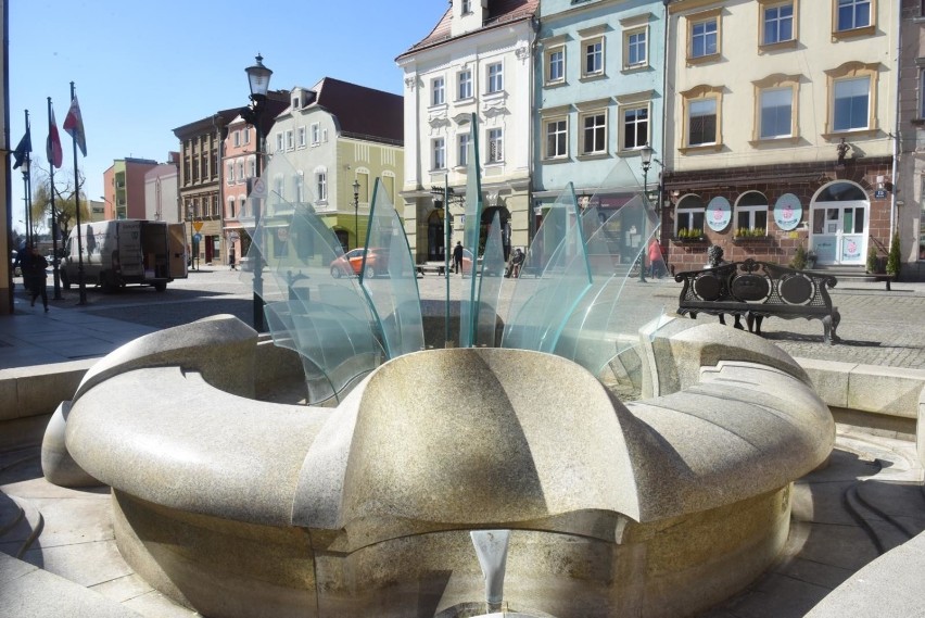 Nowoczesna fontanna na rynku w Żarach