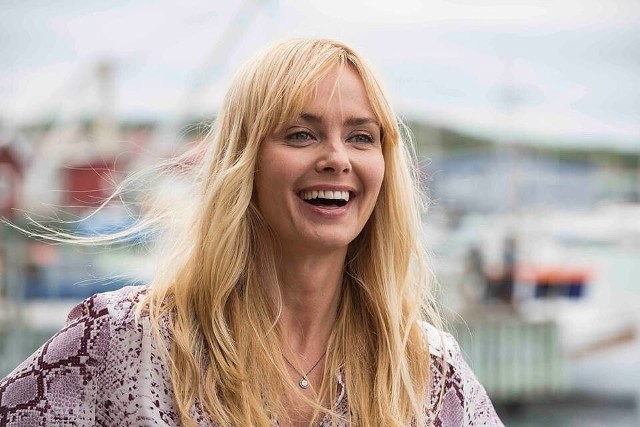 Izabella Scorupco jest mamą dwójki dzieci. Piękna aktorka ma córkę oraz syna, który niedawno świętował 18. urodziny. Najstarszą pociechę Izabelli Scorupco - Julię, wszyscy już dobrze znają, ale jak wygląda syn aktorki, Jacob Raymond? Zobacz zdjęcia!