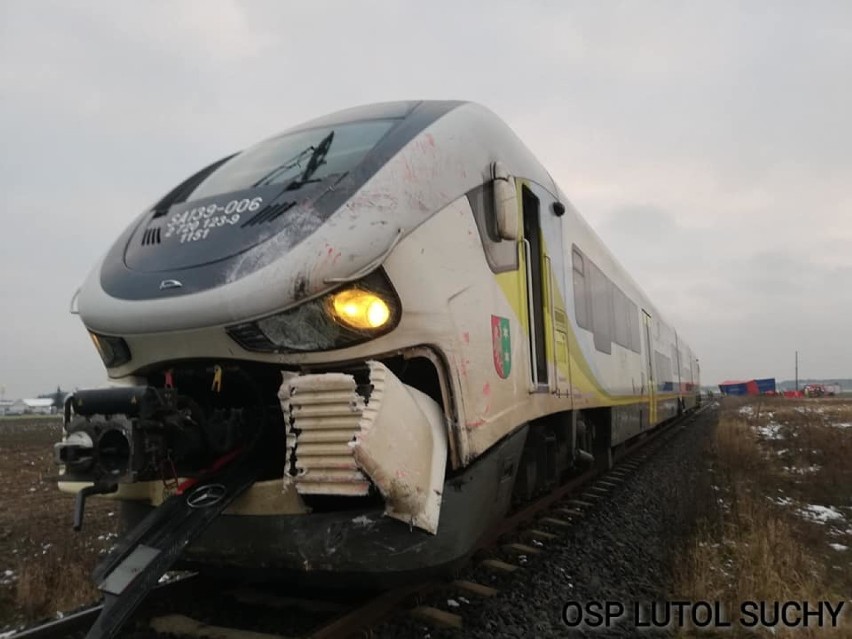 PILNE! Śmiertelny wypadek 20 km od Świebodzina.  Pociąg relacji: Gorzów Wlkp. - Zbąszynek zderzył się z tirem         