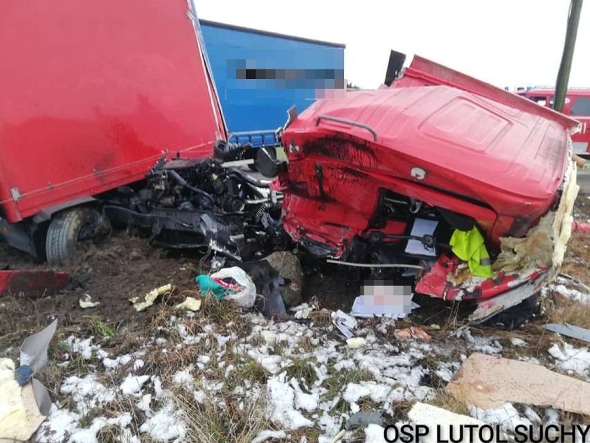 PILNE! Śmiertelny wypadek 20 km od Świebodzina.  Pociąg relacji: Gorzów Wlkp. - Zbąszynek zderzył się z tirem         