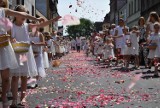 BOŻE CIAŁO: Rok temu na ulicach tłumy mieszkańców. W tym roku procesje obok kościołów [GALERIA + FILM]