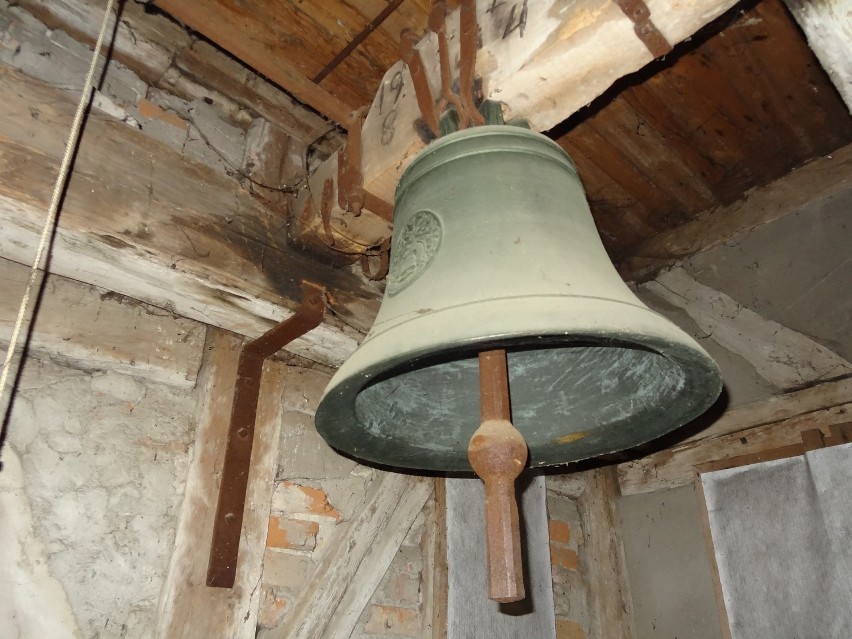 Komu bił stary dzwon na kościelnej wieży w Świętym...