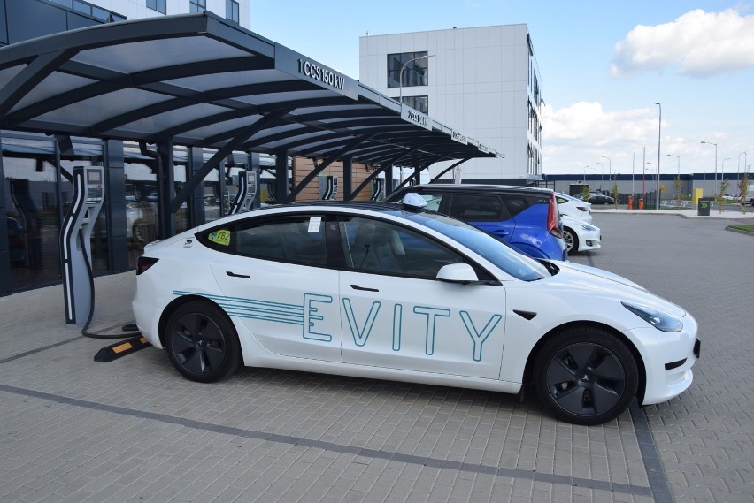 Evity, czyli elektryczne taksówki wożą pasażerów już 1,5...