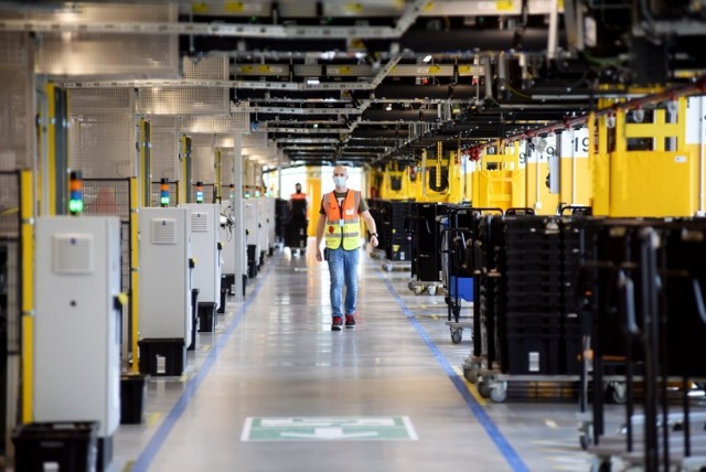 Rok temu uroczyście otwarto centrum logistyczne Amazon w pobliżu Świebodzina.