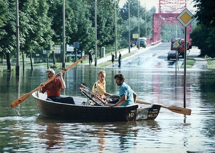 Powódź Tysiąclecia - 1997 rok. W Głogowie i okolicy woda wyrządziła wiele szkód. Przypominamy zdjęcia z wielkiej powodzi