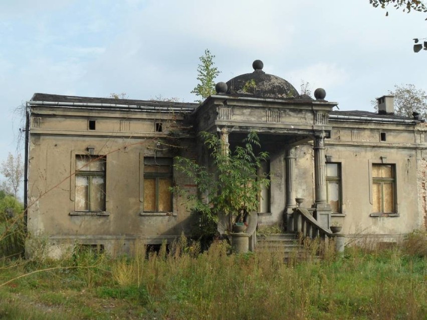 Przykry widok! Oto zniszczona willa Hofmanna w Częstochowie. Niegdyś perła architektury, a teraz? Zobacz zdjęcia