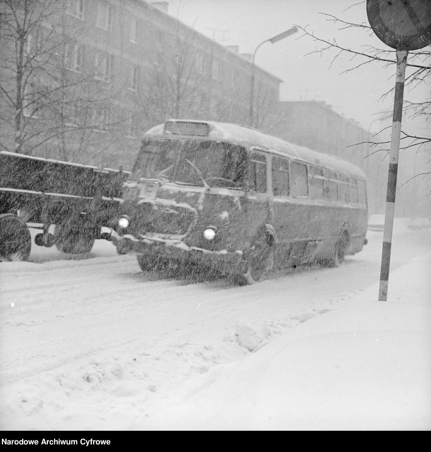 Komunikacja miejska i międzymiastowa ledwo zipała zimą 1979...