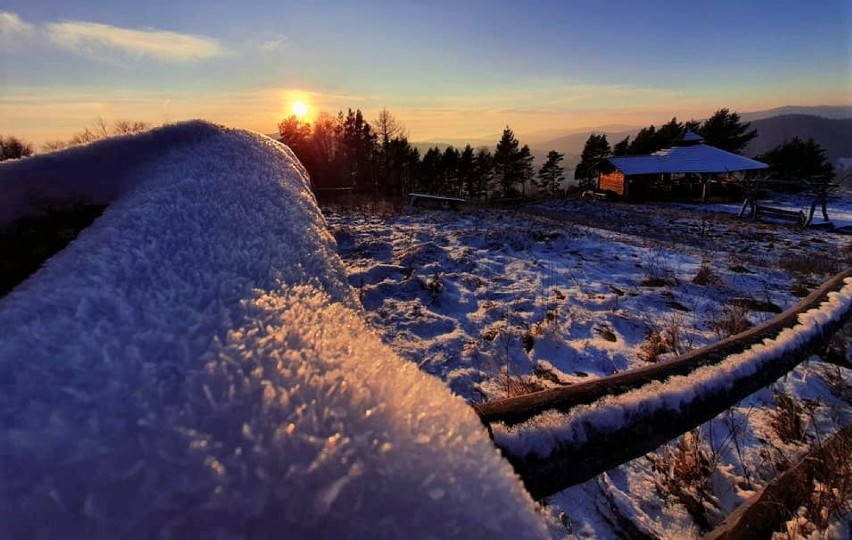 Beskid Sądecki. Przepiękny zachód słońca w górach. Takie widoki tylko na Sądecczyźnie [ZDJECIA]