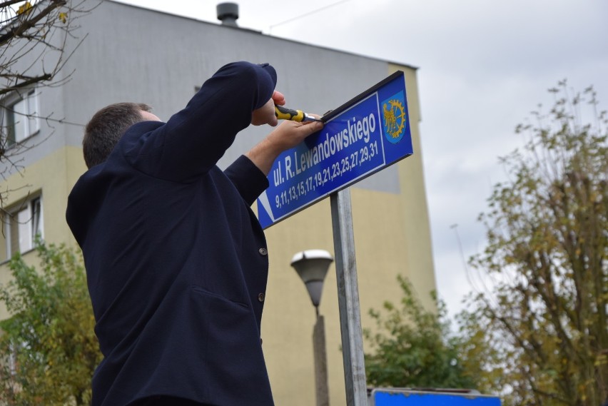 Robert  Lewandowski ma pierwszą ulicę w Polsce! W Kuźni Raciborskiej! ZDJĘCIA I WIDEO