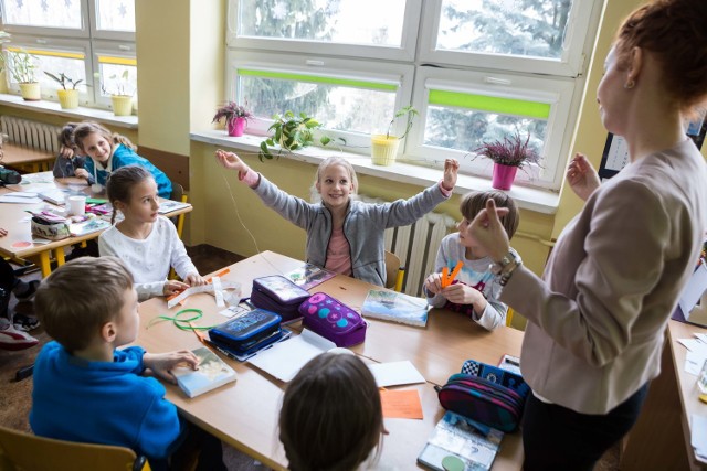 Szkoła na Ursynowie wprowadza rewolucyjny model nauczania. Czy "zielony długopis" się przyjmie?