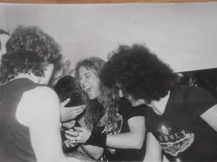 James Hetfield z Metalliki imprezował z fanami w katowickim hotelu! To było 34 lata temu. Zobacz ZDJĘCIA