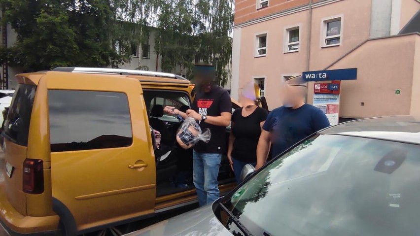 Policjanci z Wągrowca uratowali dziecko, które podróżowało...