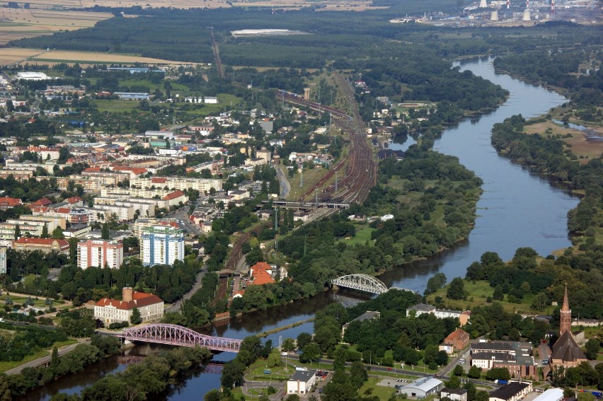 Dwa mosty w Głogowie, ale tylko jeden drogowy - różowy Most...