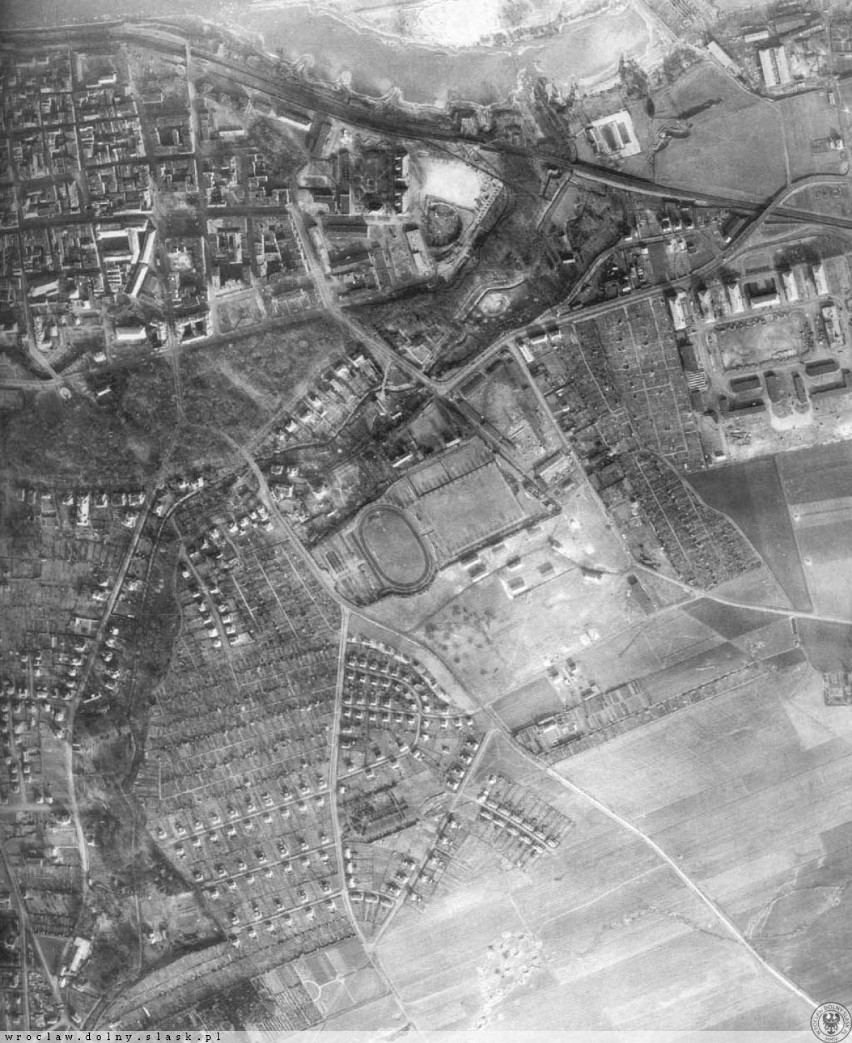 Panorama miasta z 7 lutego 1945 roku. Na środku dobrze...
