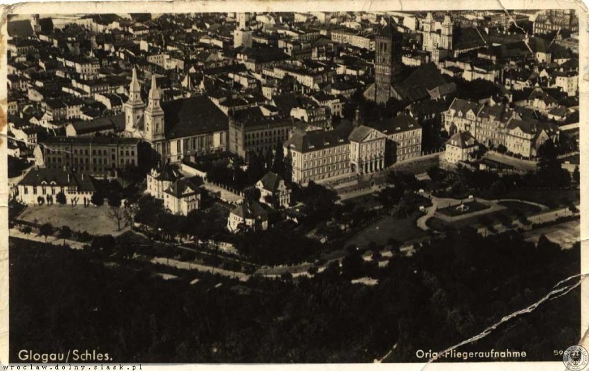 Na pierwszym planie budynek sądu - 1930-39
