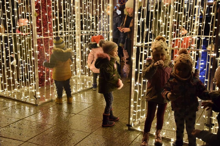 Wągrowiec. Znamy termin odpalenia świątecznych iluminacji. A jak było w poprzednich latach? 