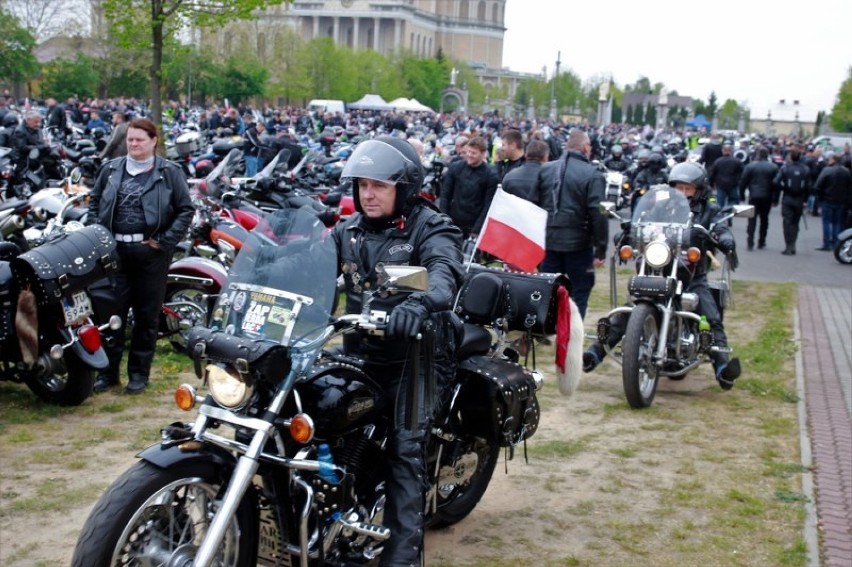 Ponad 10 tys motocyklistów. VII Ogólnopolskie Otwarcie Sezonu Motocykli i Pojazdów Zabytkowych w Sanktuarium Matki Bożej Licheńskiej
