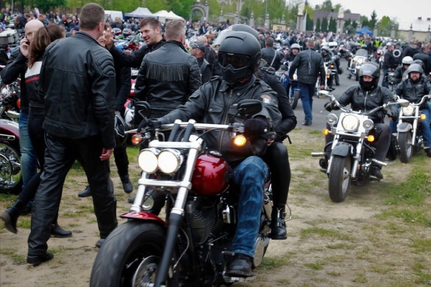Ponad 10 tys motocyklistów. VII Ogólnopolskie Otwarcie Sezonu Motocykli i Pojazdów Zabytkowych w Sanktuarium Matki Bożej Licheńskiej