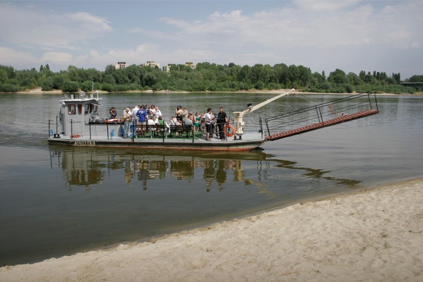 Plaża Praska (przy zoo) - od lewej strony Wisły można się do...