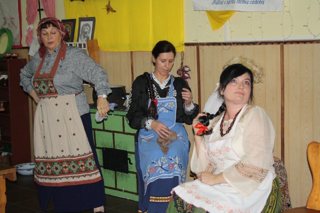 Mieszkańcy Witkowa po raz dziesiąty wystawili sztukę, w której pokazują dawne zwyczaje na wsi w wydaniu humorystycznym