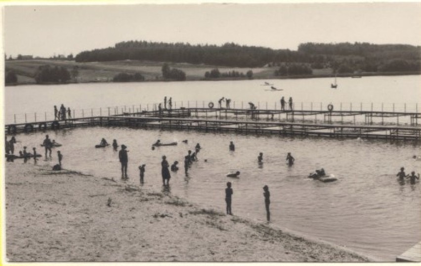 Lata 70. lub 80. Plaża w Sępólnie Krajeńskim. Po drugiej...