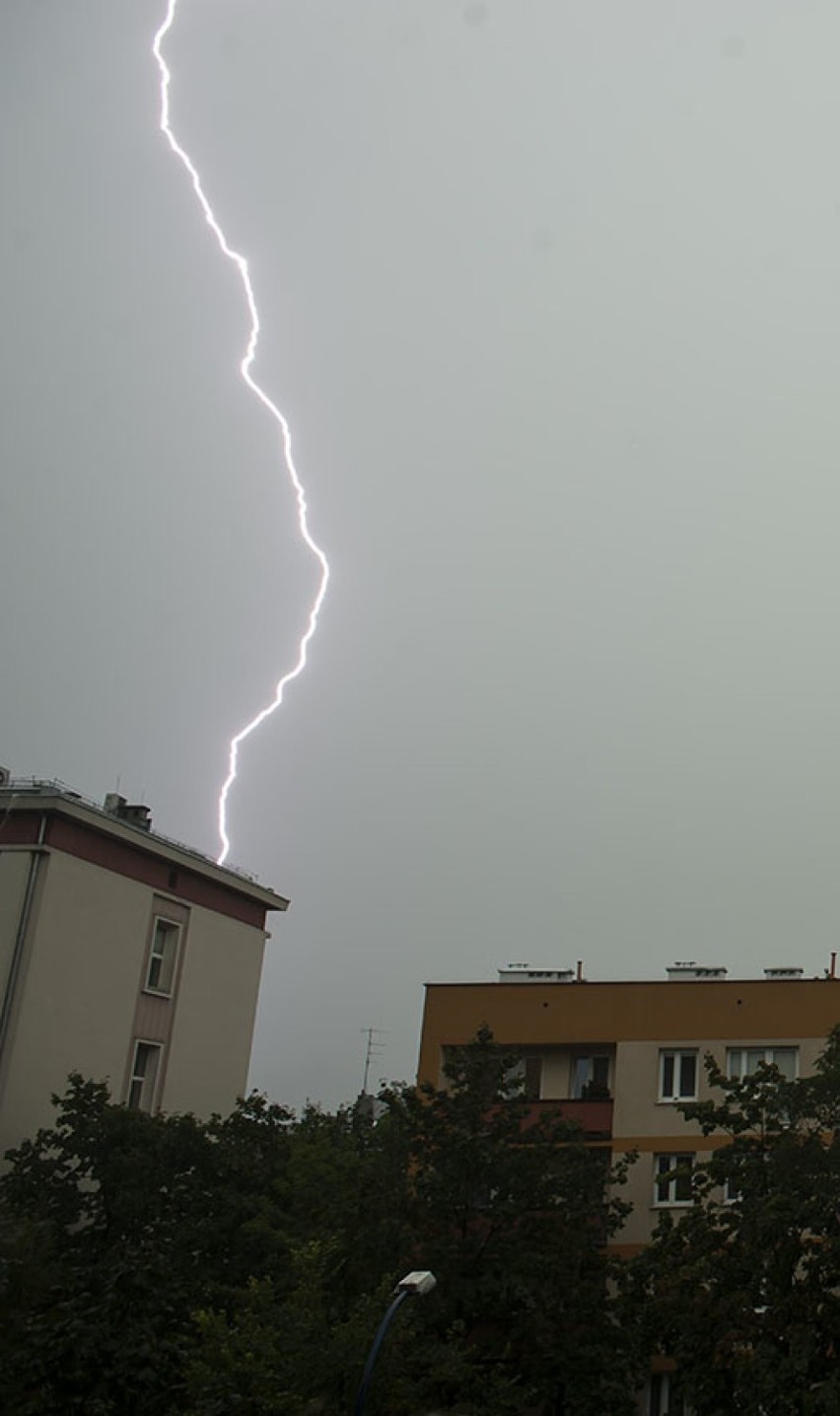Pogoda w Małopolsce. Burza i ulewa w Krakowie [ZDJĘCIA, WIDEO]