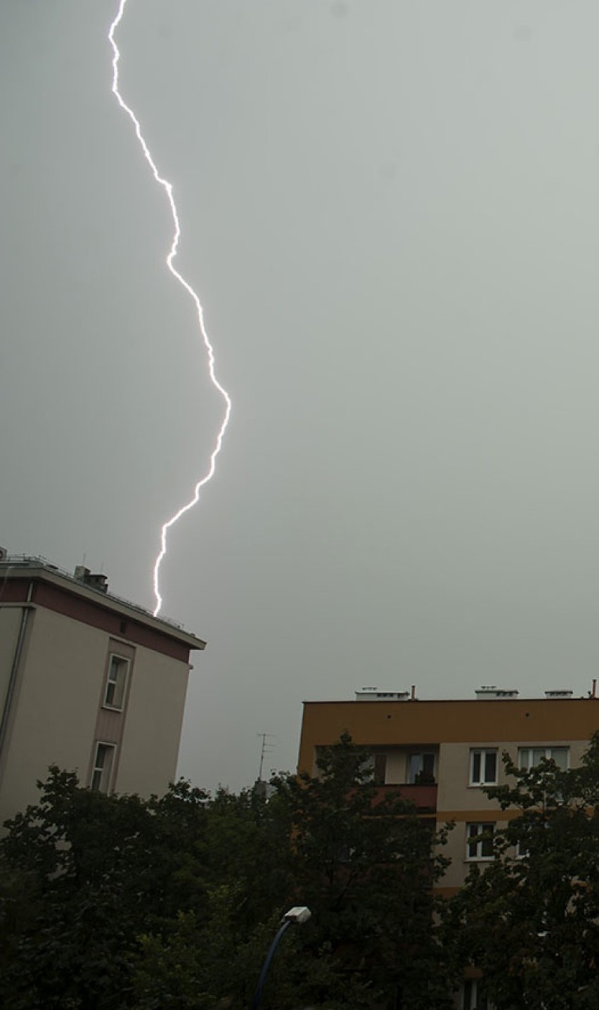 Pogoda w Małopolsce. Burza i ulewa w Krakowie [ZDJĘCIA, WIDEO]