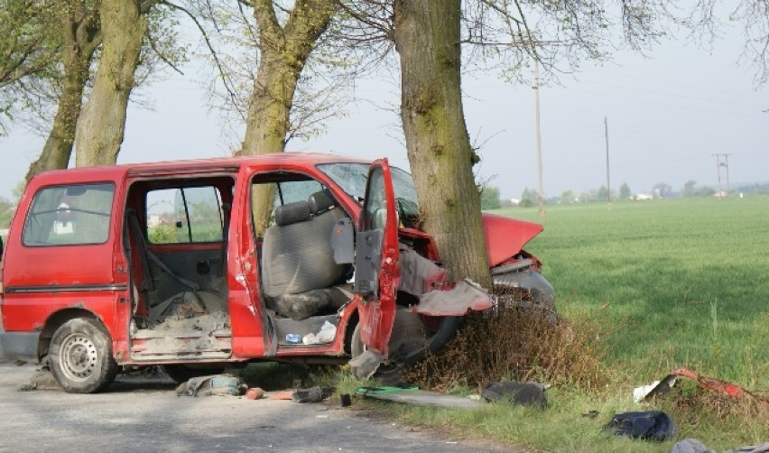 W Mszczyczynie doszło do wypadku busa. Jedna osoba nie żyje,...