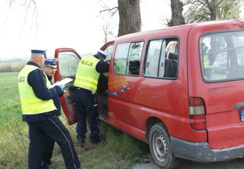 W Mszczyczynie doszło do wypadku busa. Jedna osoba nie żyje,...