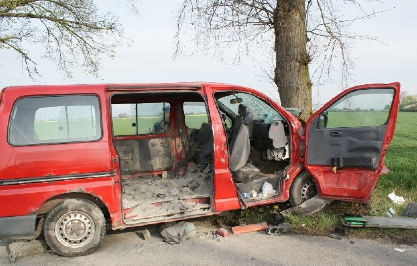 W Mszczyczynie doszło do wypadku busa. Jedna osoba nie żyje,...