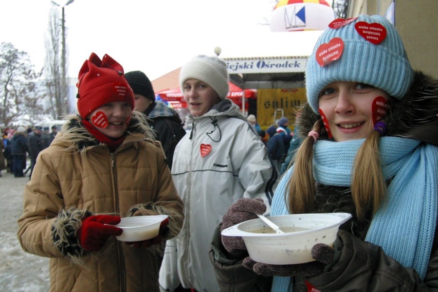 WOŚP w Piotrkowie na archiwalnych zdjęciach z lat 2003-2009