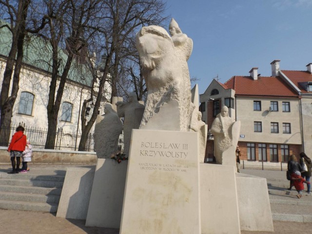 pomnik krzywoustego w płocku