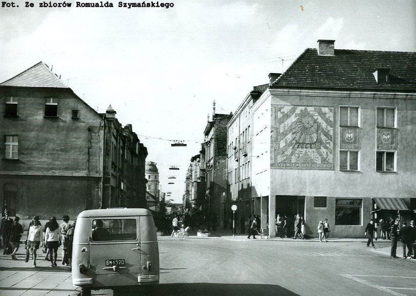 Oto archiwalne zdjęcie inowrocławskiego Rynku. Na kolejnym...