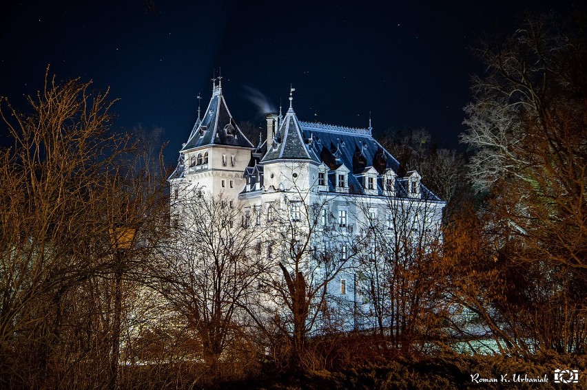 Zamek w Gołuchowie nocą wygląda przepięknie