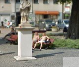 Przysiedli na ławce w Lublińcu, żeby odpocząć. Zrobili im zdjęcia!