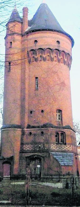 Wieżę zbudowano w 1893 roku, ze stacją pomp i zbiorczą studnią