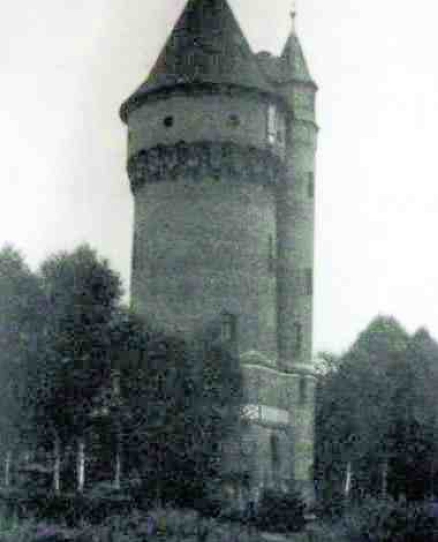 Wieżę zbudowano w 1893 roku, ze stacją pomp i zbiorczą...